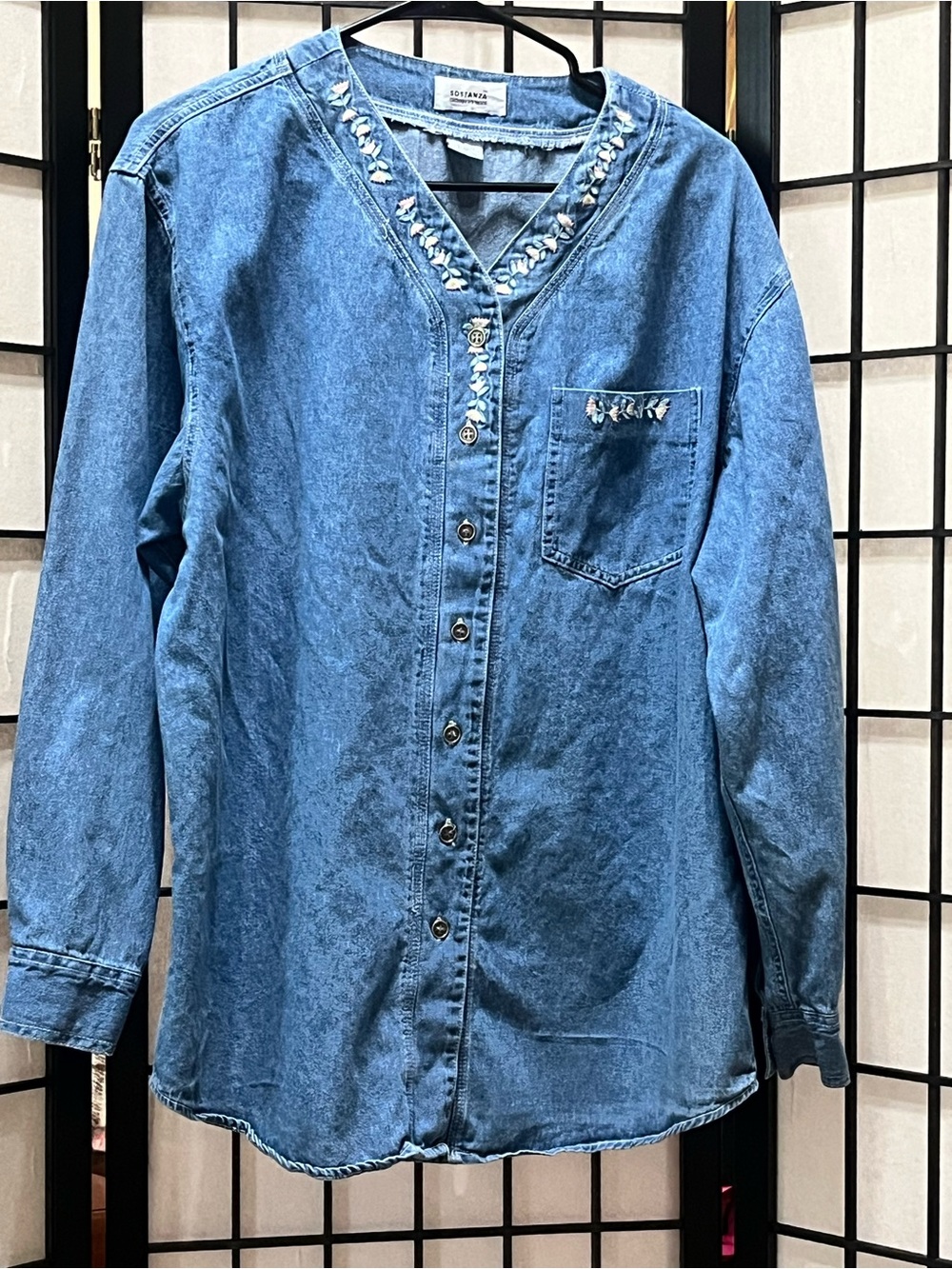 VINTAGE SOSTANZA BLUE Denim Button- Front EMBROIDERED FLORAL TRIM Shirt SZ L